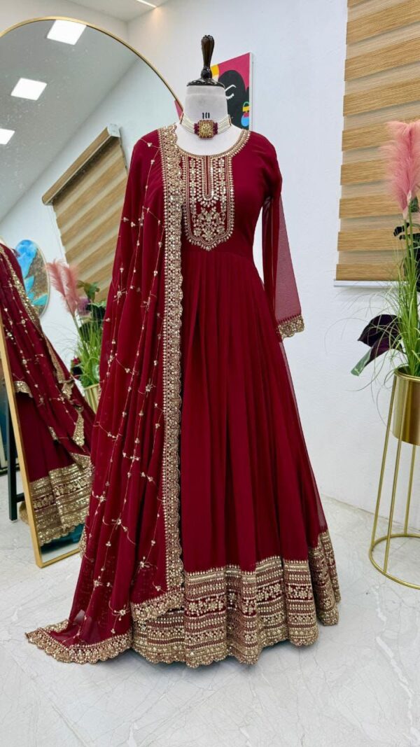 GOWN - Image 3